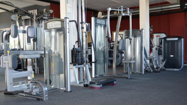 Trainingsfl&auml;che mit Krafttrainingsger&auml;ten im Fitnessstudio Oederan